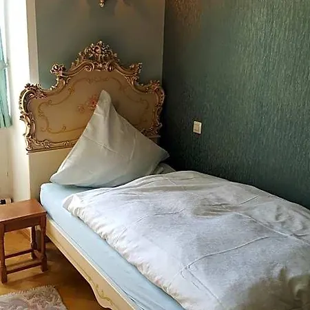 Schloss Sennfeld - & Restaurant & Veranstaltungsort Adelsheim