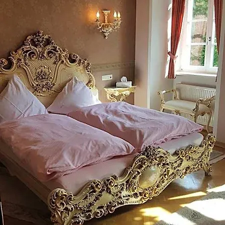 Schloss Sennfeld - & Restaurant & Veranstaltungsort 3* Adelsheim