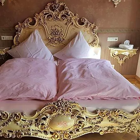 Schloss Sennfeld - & Restaurant & Veranstaltungsort Hotel Adelsheim