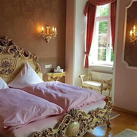 Schloss Sennfeld - & Restaurant & Veranstaltungsort 3*